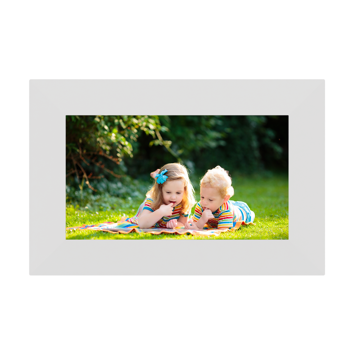Digital photo frame displaying two children on a grassy field